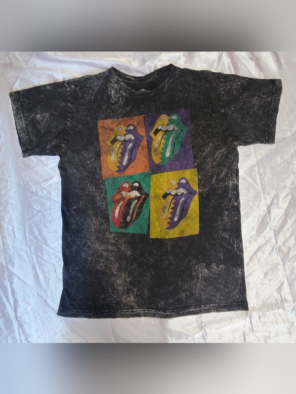 the Rolling Stones Mens Black Vintage Pop-Tongue Tee. Please See Measurements.